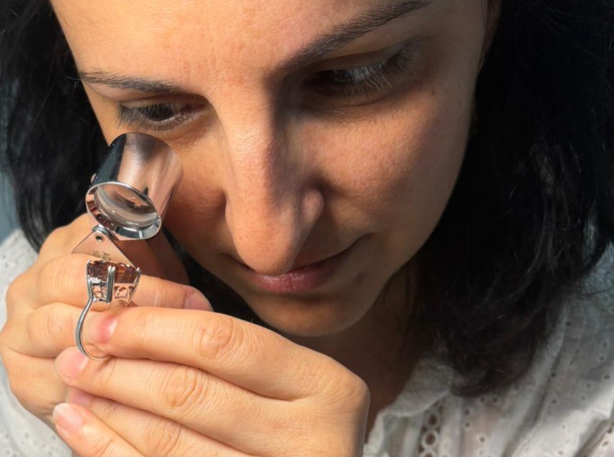 Simona Ciubancan, fondatrice de Les joyaux de Mona et de la marque de joaillerie Mona Lisa